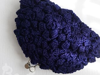 ばあば作、ポピーパフ編みのがま口（fleur bleue・C1466）の画像