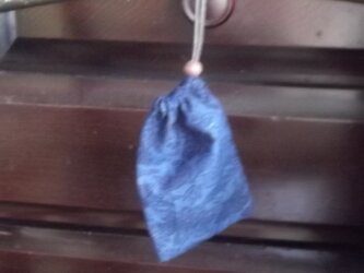 藍染のお守り袋のようなミニ巾着袋（送料無料）の画像
