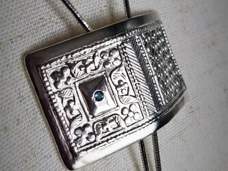 SV925　本のペンダント　＜ループタイ　タイプ＞の画像