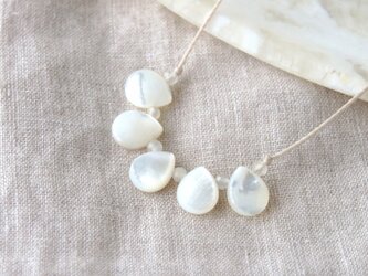 【Sale】White Shine Short Necklace（シェル×ムーンストーン）の画像