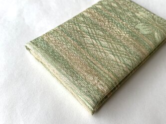 絹手染カード入れ（縦・くすみ黄緑系Ｂ）の画像
