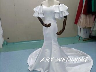 美品！フランス風ウエディングドレス オフホワイト 光沢サテン オフショル 憧れ 結婚式 ドレスの画像