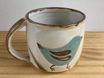 青と緑の鳥のコーヒーカップの画像