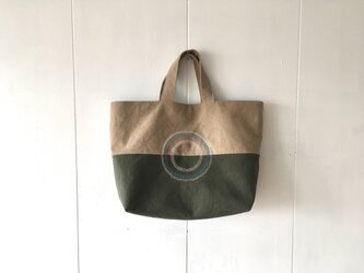 秋色の手提げ鞄の画像