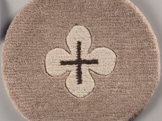 【絶対色あせないラグ！】手織り羊毛１００％　4045-18　ライトグレーバック・白花・ダークブラウンクロスの画像