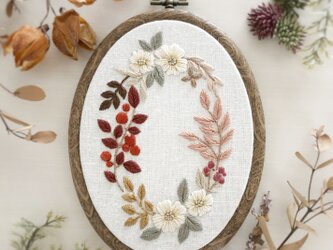 【刺繍キット】秋色植物の刺繍ミニフレームの画像