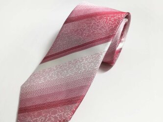 織りが繊細な 柔らかレッド シルクネクタイ-0037 <シルク100％>の画像