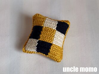 ドール用ツヴィスト刺繍のクッション　Block Check Yellow　1/12ミニチュア・ファブリックの画像