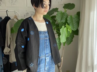 袷のショートジャケット黒　梅家紋の画像