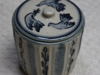 三羽の鳩の蓋付き容器の画像