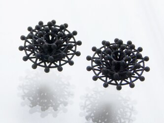 カーニバル black・ピアス（イヤリング）#3Dプリントアクセサリーの画像