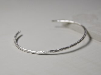 つや消し槌目 シルバープレーンバングル 2.0mm幅 マットハンマー｜SILVER BANGLE｜606の画像