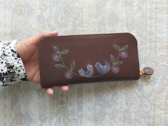 刺繍革財布『幸せな青い鳥』BROWN（牛革）Slimラウンドファスナー型の画像