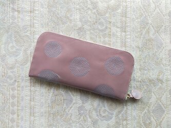 刺繍革財布『ぐるぐる』灰ピンク×水色（牛革）ラウンドファスナー型☆スリムタイプ☆の画像