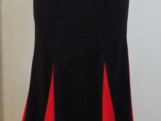 フラメンコ用スカートA（赤と黒）の画像