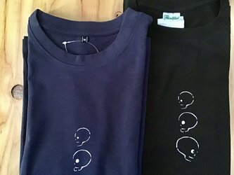 骸骨が３つの紺色長袖Tシャツ　の画像