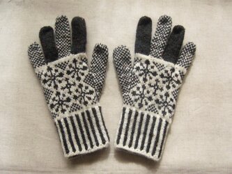 ＊雪の結晶＊フェアアイル模様の編み込み手袋（チャコールグレー）の画像