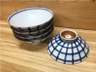 【新品】美濃焼製染付格子図大飯碗 5個組/平茶碗/ご飯茶碗 1個のサイズ/口径/約14.5cm×高さ/約5.5cmの画像