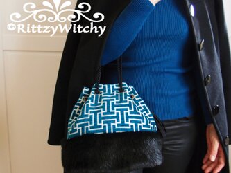 スペイン製モールジャガード×黒ファーの巾着バッグ（アジアンノット付きエコスウェードのダブルタッセル）の画像
