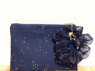 夜空のポーチ☆彡　20ｃｍファスナーポーチ　チャーム&オーガンジーシュシュ付きの画像