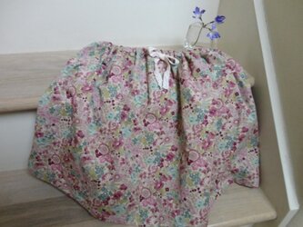 やわらかピンクの花柄ギャザースカート（女の子）の画像