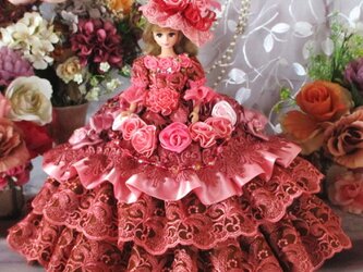 ヴィクトリア王妃 宵のセレナーデ 高貴なテラコッタピンクのクラシカルプリンセスドールドレスの画像