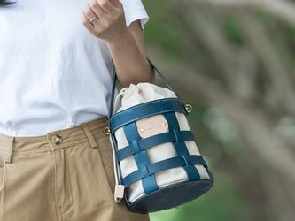 「帆布×革の組み合わせ」籠のような形のショルダートートバッグ 巾着袋 肩掛け 鞄の画像