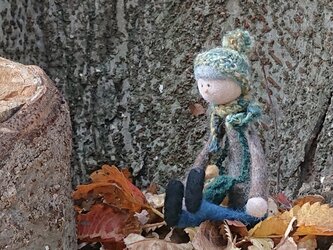 森の中の少年の画像