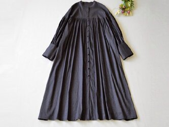 ギャザー寄せクルミ釦付き大人可愛い長袖ロングワンピース♪の画像