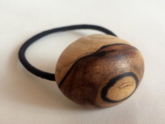 木のヘアゴム -rugby- （黒柿・受注制作）の画像
