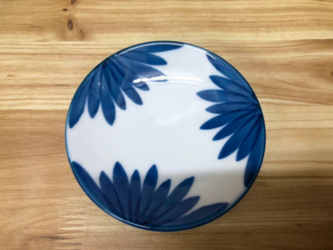 【新品】有田焼製 染付菊図小皿 27枚組 1枚のサイズ/直径/約11cm×高さ/約2.1cmの画像