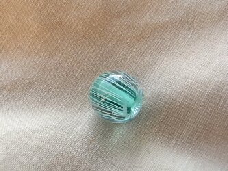ひだ紋球・ライム・ガラス製・とんぼ玉の画像