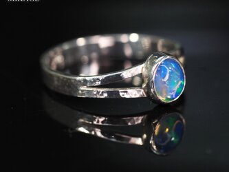 Opal Ring：【一点もの】槌目・銀９２５・オパールリングの画像