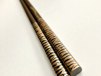 《再販》摺り漆の箸〈虎柄・黒〉の画像