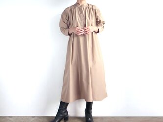 ヨークスタンドワンピース（ミルクティー）ー高密度cottonーの画像