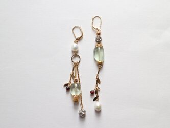 新緑の中の小さな実～ピアス（イヤリング）～の画像