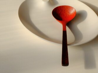 胡桃の木の鍋用杓子（朱漆）の画像