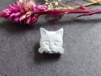 猫の顔３(シルバー)　陶土ブローチの画像