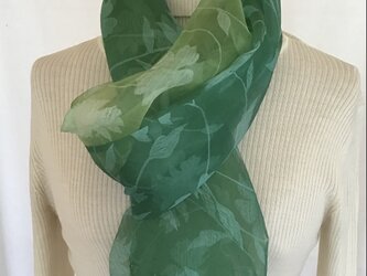 草木染め　シルクストール　ローズ模様　緑色の画像