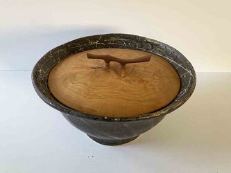 黒釉かき落とし紋・蓋物の画像