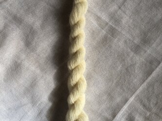 手紡ぎ糸　ニニウファーム様サフォーク羊Aの画像