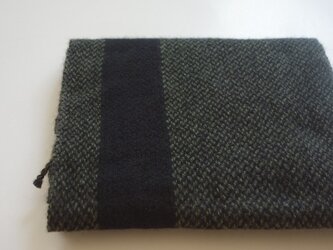 手織りカシミアマフラー・モスグリーンのワンストライプの画像