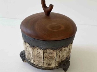 蕎麦猪口型三足・シノギ・黒・蓋物の画像