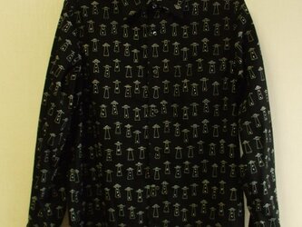 UFO柄プリント メンズ台衿付き長袖シャツ Lサイズ 綿100％ 黒の画像