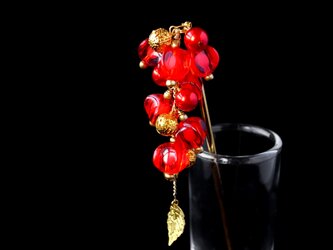 かんざし　紅の鈴生りほおずき風ビーズの画像