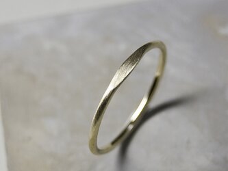 つや消し K10YGイエローゴールドワンポイント槌目プレーンリング 1.2mm幅 マット｜K10YG RING｜640の画像