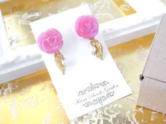 ピアス　ロードナイトの薔薇とゴールドリーフの画像