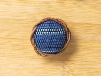 裂織ブローチあけび　本藍染め/260の画像
