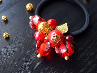 ヘアゴム　紅のほおずき風ビーズの画像