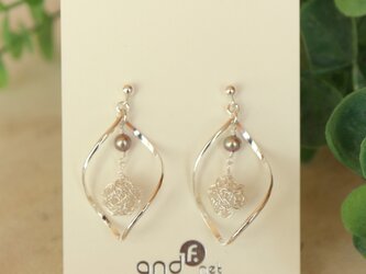 [silver999] 淡水パールと純銀クロッシェボールのマーキスツイストピアス／イヤリングの画像